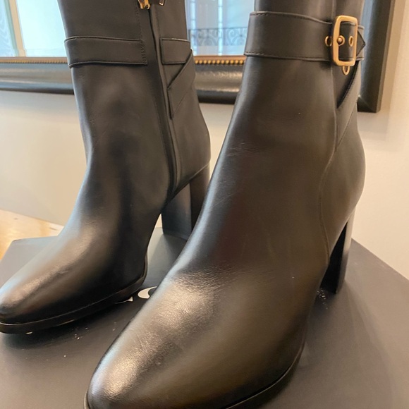 Coach Women’s Olivia Leather Black Ankle Boots New Size 9 *missing charms - Picture 1 of 16
